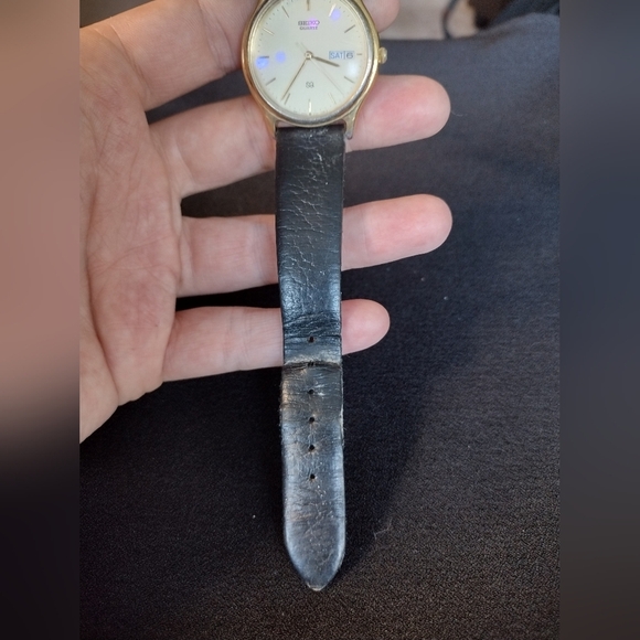 Seiko SQ Gold and Black Quartz Day Date Watch - Picture 7 of 9